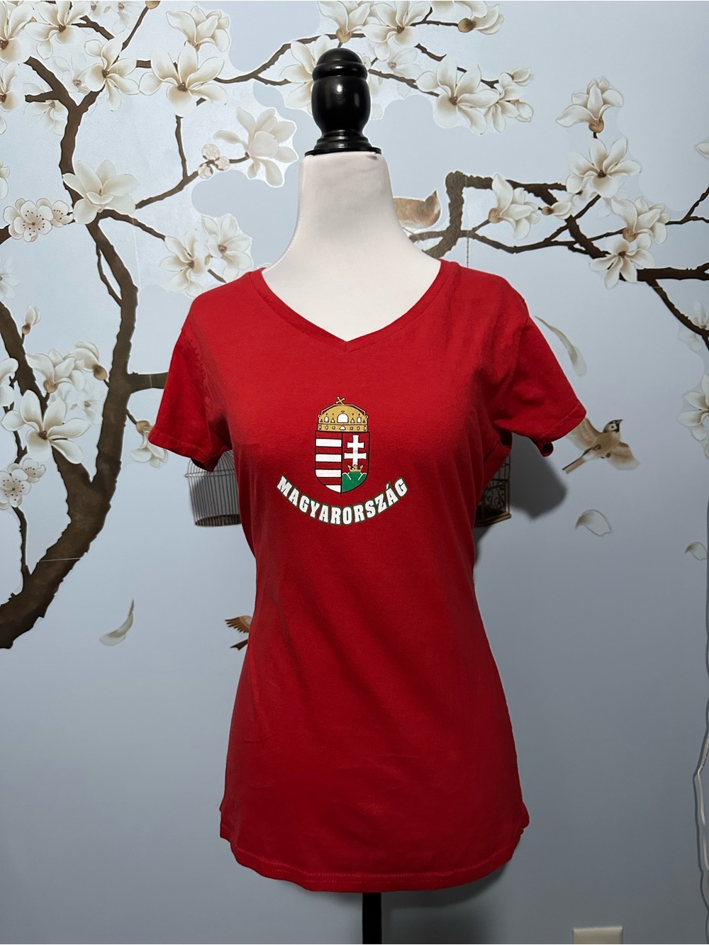 Gildan Red V-Neck Magyarország Crest Women's Tee